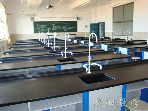 中學(xué)理化生實(shí)驗(yàn)室2